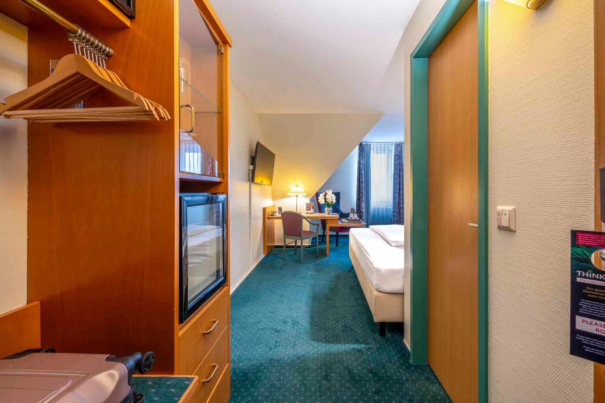 Hotel Plaza Blankenburg Ditzingen, Sure Collection 4*
